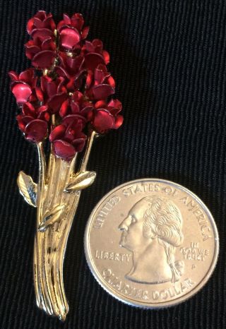Vtg Elegant Bouquet Bunch Of Red Roses Flower Brooch Pin Gold Tone Figural 2.  25” 2