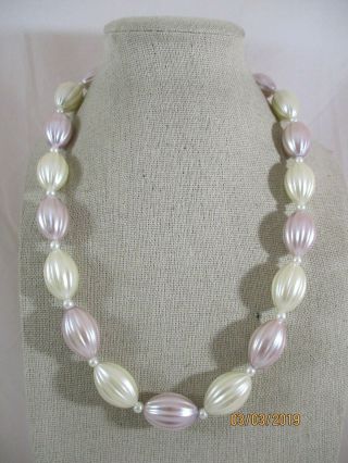 Vintage Mauve & Off - White Pearlized Ribbed Plastic Bead Strand Necklace 19 " Long