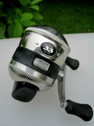 Vintage Zebco 33 Spincast Fishing Reel Light To Medium Action With Bait Alert