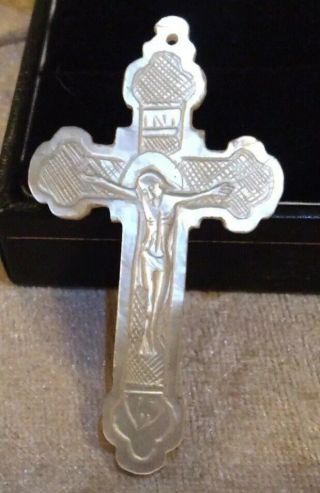 Vintage Jewellery Unusual Carved Mother Of Pearl Crucifix Cross Pendant