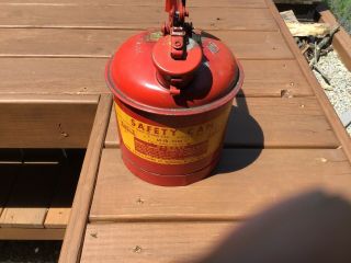 Vintage Eagle Safety Gas Can Number C318709 Capacity 1 U.  S.  Gallon Usa Red