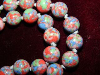 VINTAGE PINK BLUE RED & GREEN SPATTER GLASS NECKLACE CZECH MARBLED KNOTTED 2