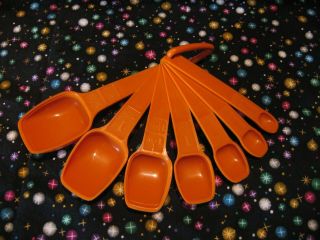 Tupperware Measuring Spoons Set Harvest Burnt Orange Complete 7,  Ring Holder Vtg