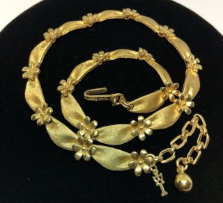 Vintage Trifari Gold Tone Necklace Flower Designed 16” Choker
