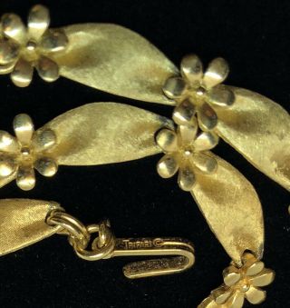 Vintage TRIFARI Gold Tone Necklace Flower Designed 16” Choker 2