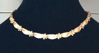 Vintage TRIFARI Gold Tone Necklace Flower Designed 16” Choker 3