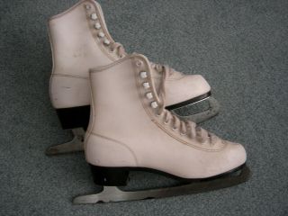 Vintage White Figure Skates - For Holiday/winter Decor - Size 7