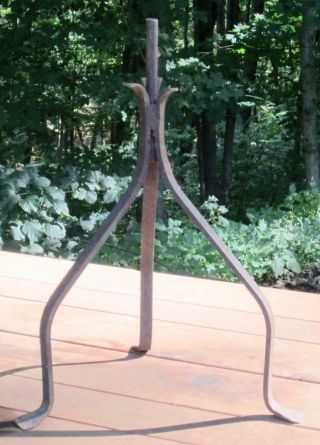 Vintage Antique Wrought Iron Metal Garden Art Decor Tripod Stand 17 - 1/2 " Tall