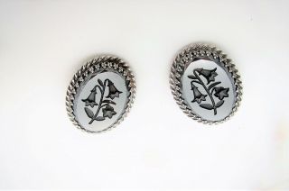Vtg Whiting Davis Silver Tone Clip Earrings W/carved Glass Lily Intaglios