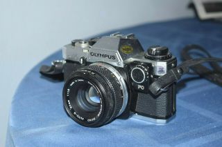 Vintage Olympus OM - 10 35mm SLR film camera w Zuiko Auto - S 50mm f/1.  8 1:1,  8 lens 3