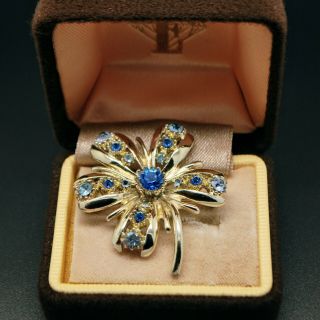 Vintage Jewellery Pretty Gold Tone Blue Rhinestone Flower Brooch Pin