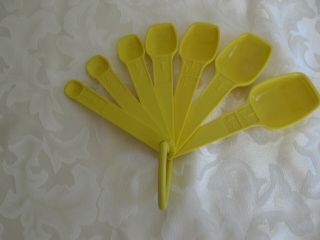Vintage Tupperware Measuring Spoons Set Yellow Complete Set Of 7 Stackable