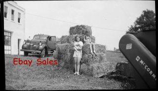 Dh Bb Vintage Amateur Photo Negative - Little Girl - Truck - Farm - Hay - 1940s
