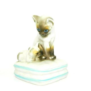 Vintage 1982 Seymour Mann Siamese Cat Kitten Figurine Music Box Porcelain Bisque