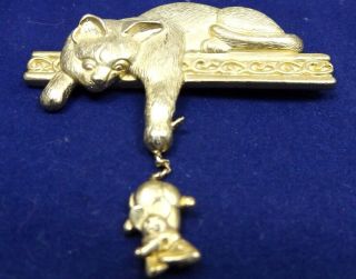Vintage Costume Brooch Figural Pin Signed Jj Cat Catching Mouse Gold Tone 2.  5 In