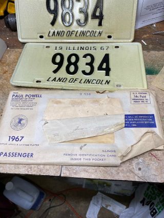 Vintage 1967 Illinois matching pair Plates.  Never Installed.  With Envelope. 3
