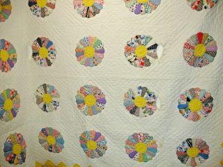 Q 33,  Vintage Quilt,  Dresden Plate,  Cutter Patchwork,  Hand Quilted,  86 X 68 In.