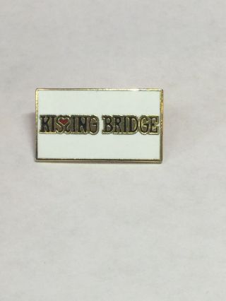 Vintage Kissing Bridge Ski Slope Western Ny Pinback Button Small 1”