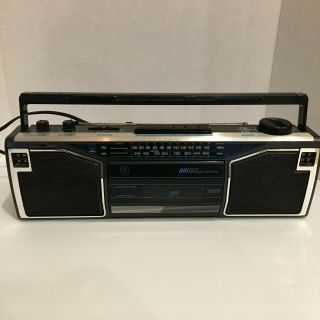 Ge Vintage Boombox Am/fm Stereo Radio Cassette Recorder Model 3 - 5622a