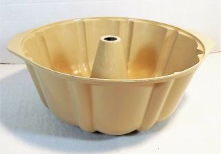 Vintage Anchor Hocking Microware Fluted Bundt Pan 10 Inch No.  Pm 498/t1 Euc