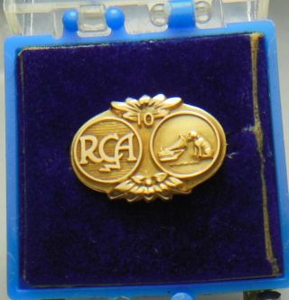 Vtg.  RCA Radio,  TV,  Electronics Co.  logo 10K employee service award tie/lapel pin 3