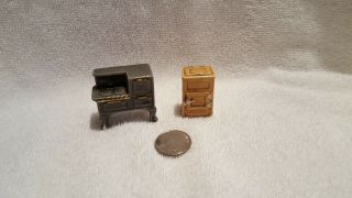 Vintage Arcadia Miniature Stove & Icebox Salt And Pepper Shakers -