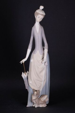 Vintage Lladro Woman With Umbrella And Dog Matte Porcelain Figurine 4761