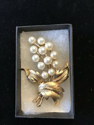 Vtg.  Crown Trifari Faux Pearl & Gold Tone Leaves Brooch Pin Signed