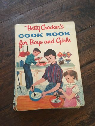 Vintage 1957 First Edition Betty Crocker 