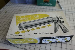 Vtg Cookie - Chef Trigger Quick Gun Style Press Discs Tip Spritz Pastry Recipe Set