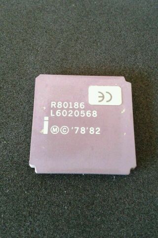 Intel R80186 Cpu 68 - Pin Ceramic Gold Leadless Chip Carrier (lcc) Vintage 1980 