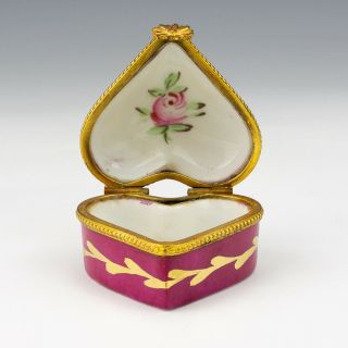 Vintage Limoges China - Hand Painted & Gilded Heart Shaped Pill Box 2