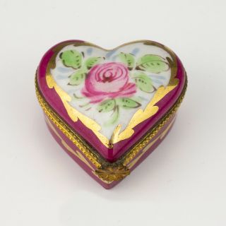 Vintage Limoges China - Hand Painted & Gilded Heart Shaped Pill Box 3