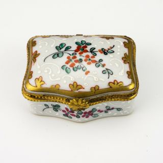 Vintage Limoges Paris Porcelain - Hand Painted & Gilded Pill Or Trinket Box 3