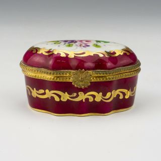 Vintage Limoges Porcelain Hand Painted & Gilded Pill Or Trinket Box - Lovely