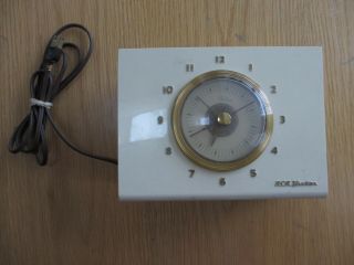 Vintage Rca Victor,  Model 2 - C - 512 Clock Tube Radio