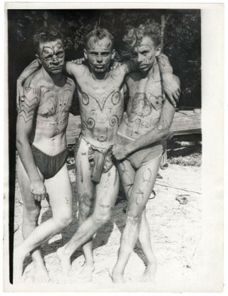 7 " X 10 " Vintage Gay Int Photo Skinny Young Guy Beach Bulge Party Fun Affection