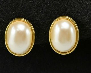 Vintage Signed Monet Oval Mabe Pearl Cabochon Gold - Tone Classic Earrings