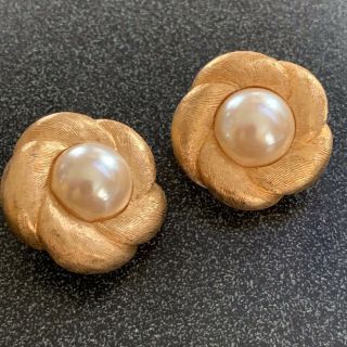 Vintage Signed St Johns Round Gold - Tone Faux Pearls Clip On Earrings