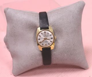 Ladies Vintage Tressa 17 Jewels Gold Toned Mechanical Wristwatch - W47
