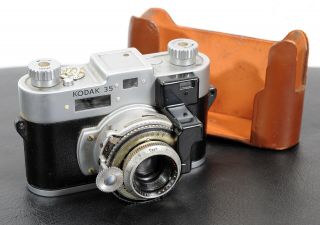 Vintage 1942 Wwii Kodak 35 Rangefinder Camera W/leather Half Case For Display