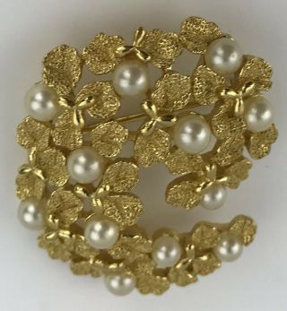 Vintage Crown Trifari Gold Tone Faux Pearl textured Sparkle Leaf Pendant 2