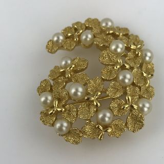 Vintage Crown Trifari Gold Tone Faux Pearl textured Sparkle Leaf Pendant 3