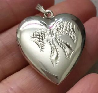 Vintage Jewellery Lovely Sterling Silver Opening Heart Locket Engraved With Bow