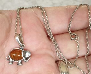 Vintage Art Deco Jewellery Crafted Elephant Inset Real Amber 925 Silver Necklace