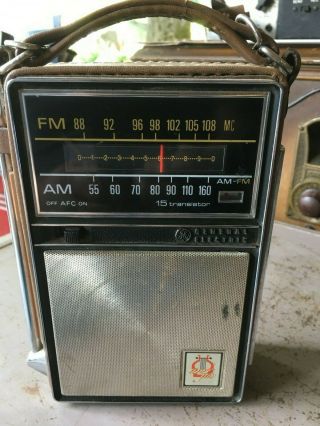 Vintage G.  E.  15 Transistor Radio Am - Fm Model P - 975d - Plays Good