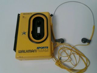 Vintage Sony Sports Walkman Am/fm Stereo Cassette Player Wm - F45 With Headphone