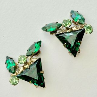 Unsigned Beau Jewels Vintage Emerald Green Triangle Rhinestone Flower Earrings 3