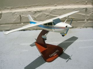 Cessna 172 Skyhawk Airplane Desk Stand Wood Model Aircraft 1/32 Scale