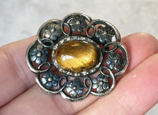 Vintage Jewellery Lovely Crafted Polished Tigers Eye Cabochon Silver Brooch Pin